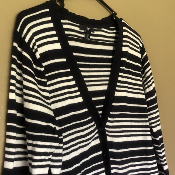 𝅺Gap Navy and White Stripe Sweater - Picture 3 of 9